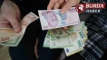 Samsun’da bir kadın bulduğu içi döviz dolu cüzdanı polise teslim etti.