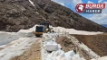 Kulp’ta çığ ve heyelan nedeniyle hasar gören yollarda onarım yapılıyor