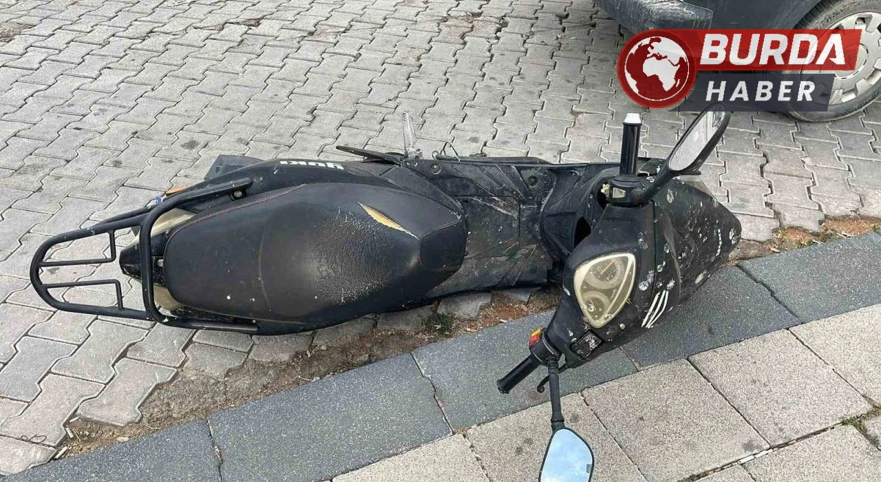 Hafif ticari araç ile motosiklet kaza yaptı: 1 kişi yaralandı