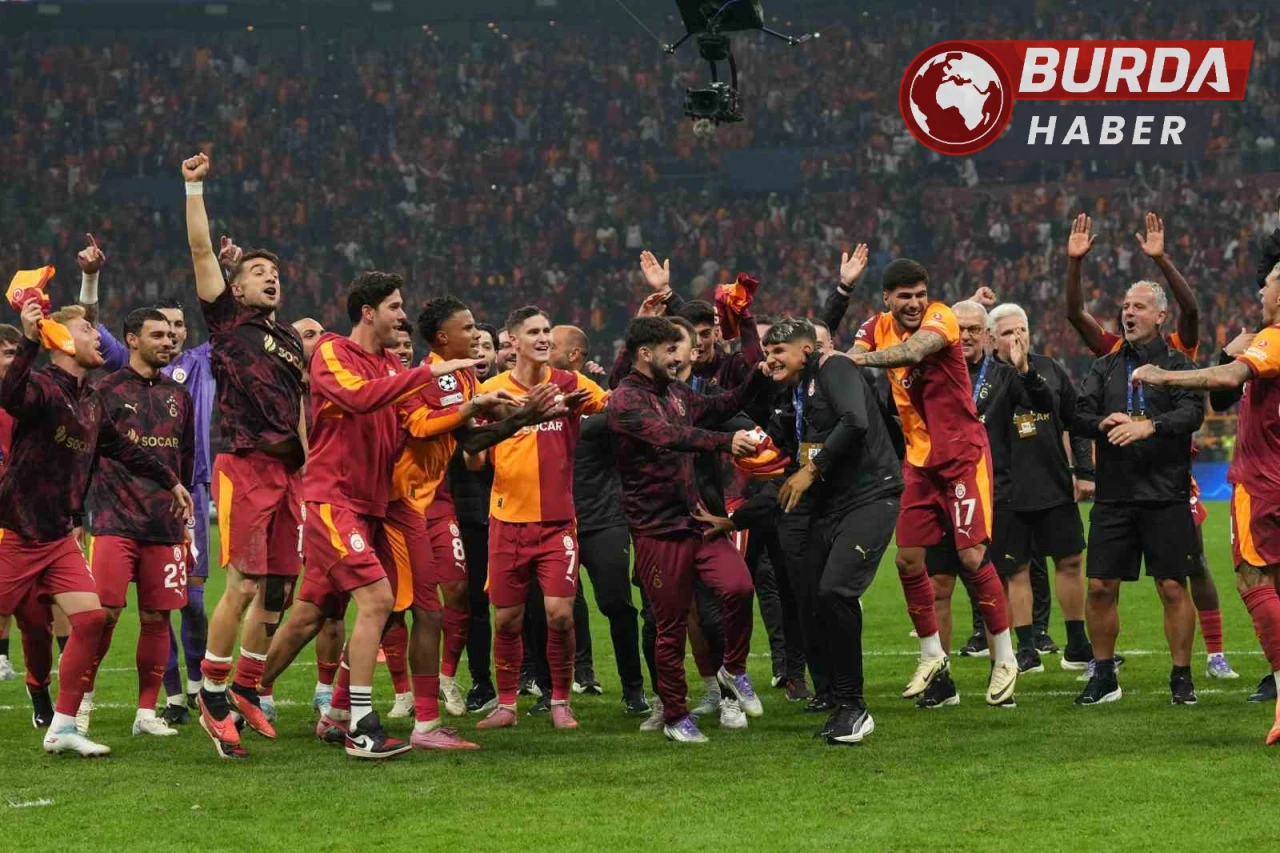 Galatasaray’da Liverpool galibiyeti sevinci marşlarla kutlandı.