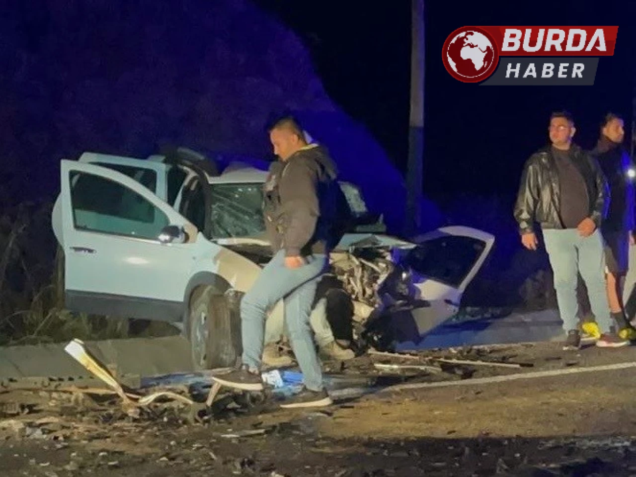 Uşak'ta Cip ve Otomobil Çarpıştı: 2 Kişi Hayatını Kaybetti, 3 Yaralı!