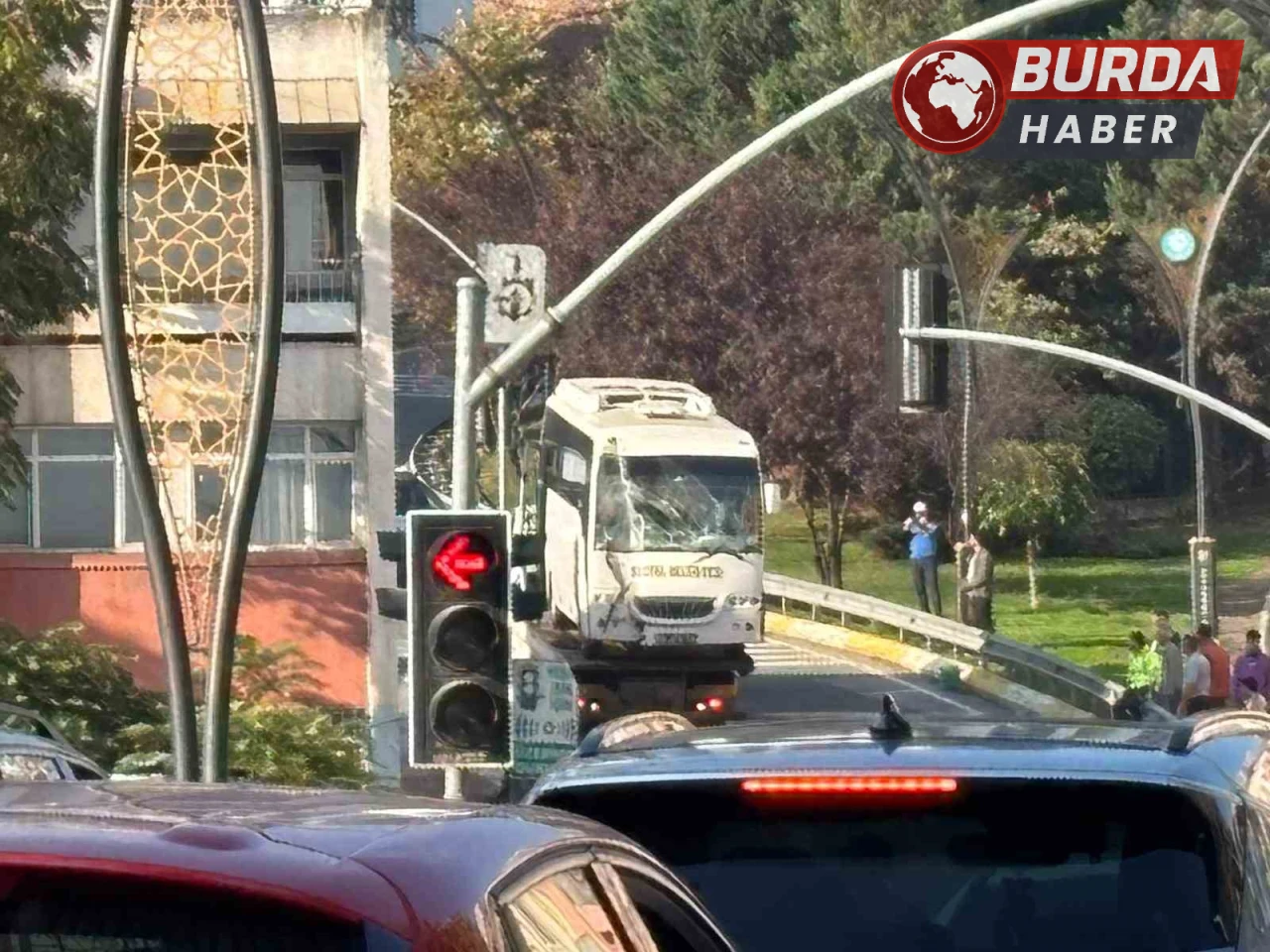 Kocaeli'nde Kontrolden Çıkan Otobüs 3 Polisi ve 4 Vatandaşı Yaraladı