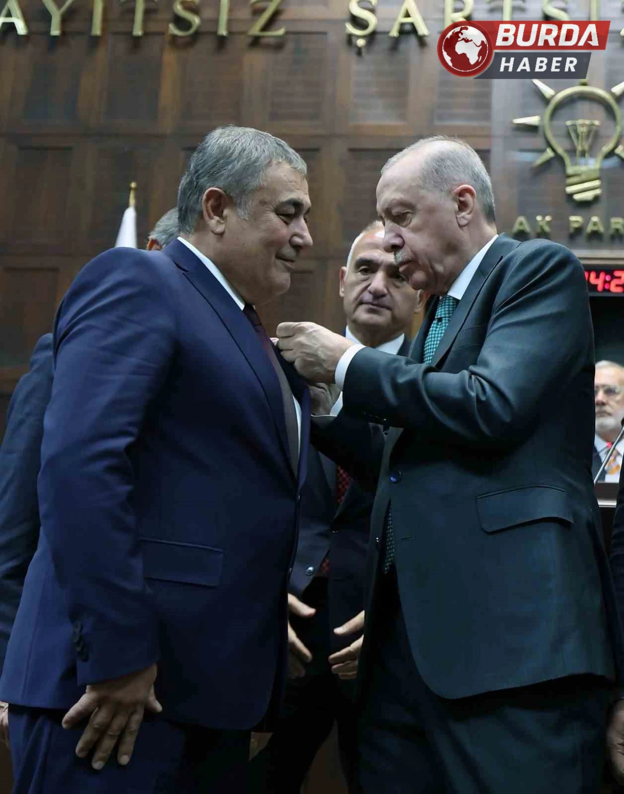 Aksu Belediye Başkanı, CHP'den İstifa Ederek AK Parti'ye Katıldı