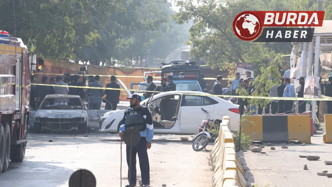 Pakistan'da Yüksek Mahkeme Önünde Patlama: 12 Ölü, 27 Yaralı!