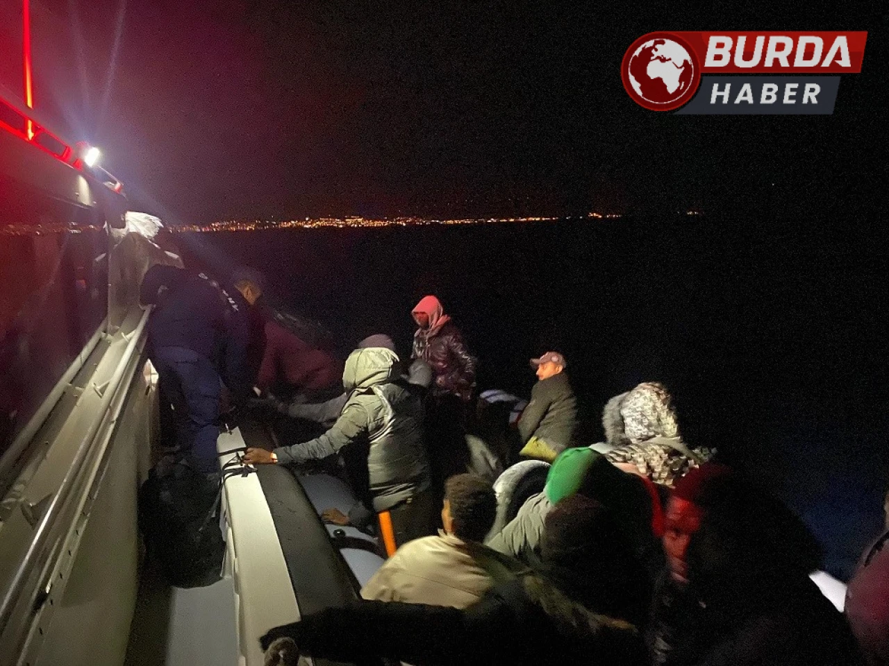 İzmir Açıklarında Sahil Güvenlik Operasyonunda 23 Göçmen Yakalandı