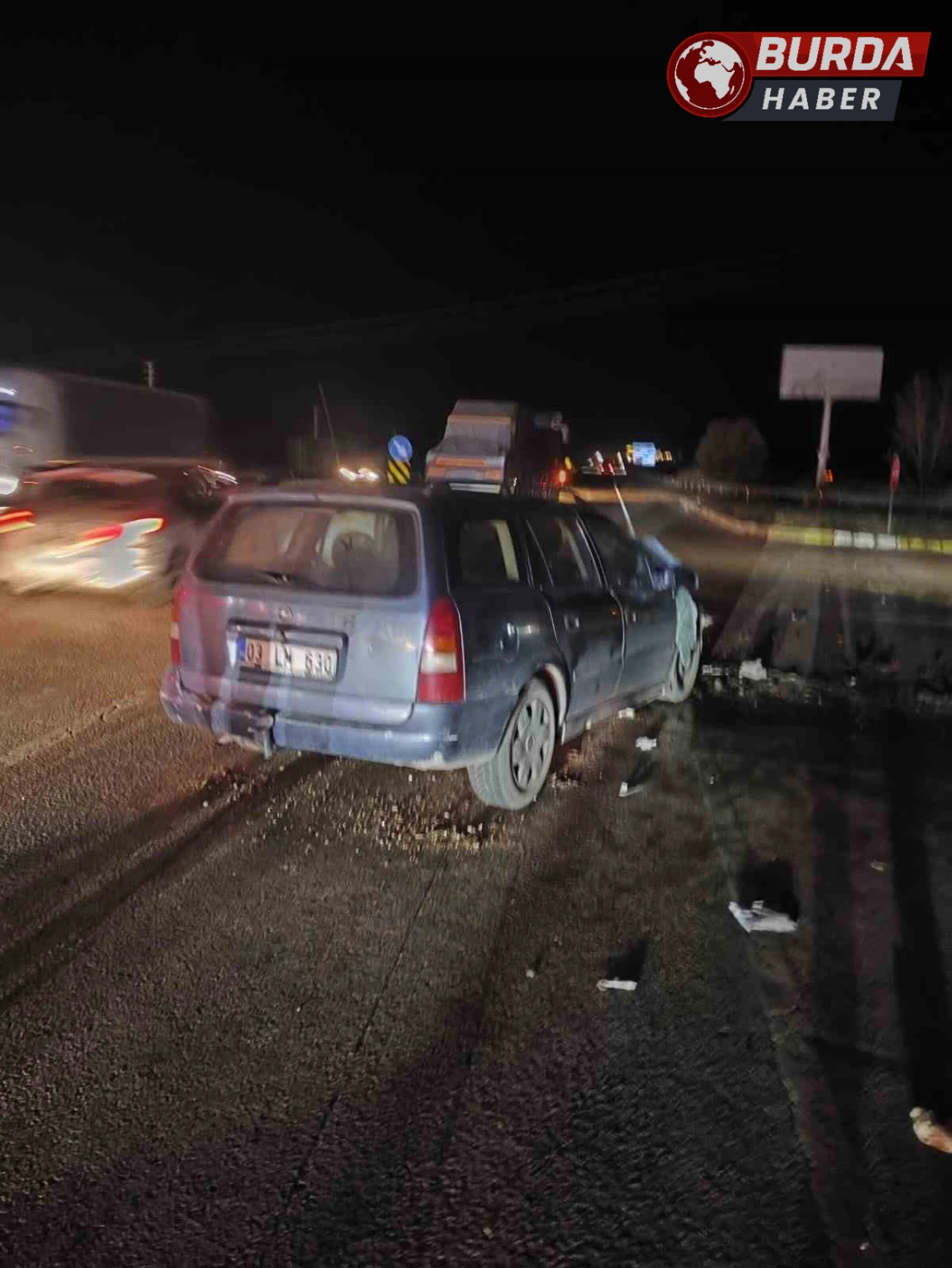 Afyonkarahisar'da Otomobil ile Otobüs Çarpıştı: 1 Ölü, 3 Yaralı