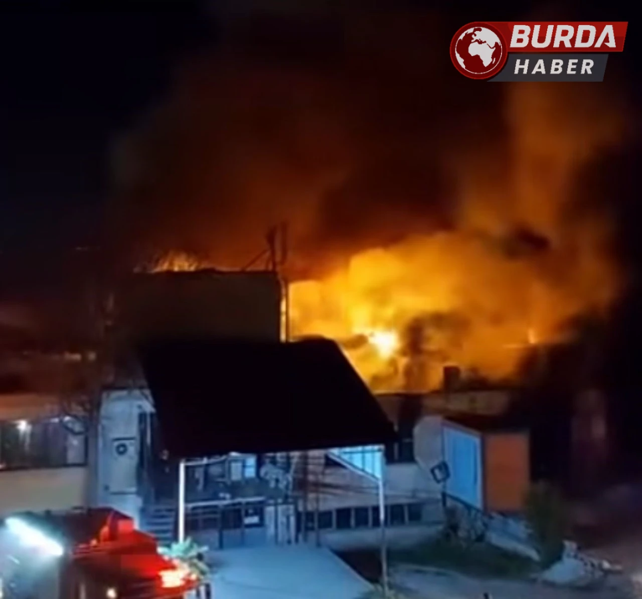 Denizli'deki Fabrika Yangınında 6 İş Yeri Zarar Gördü