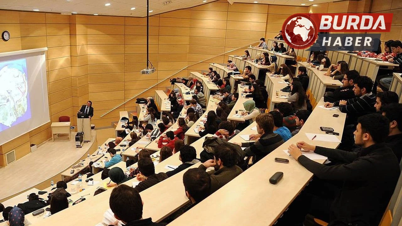 Başörtülü Öğrenciye Hakaret Eden Hoca Eğitimden Men Edildi