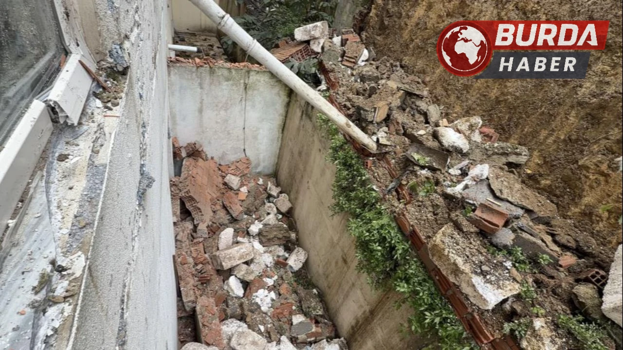 Arnavutköy'de İstinat Duvarı Çöken Binaların Tahliye Süreci Başlatıldı