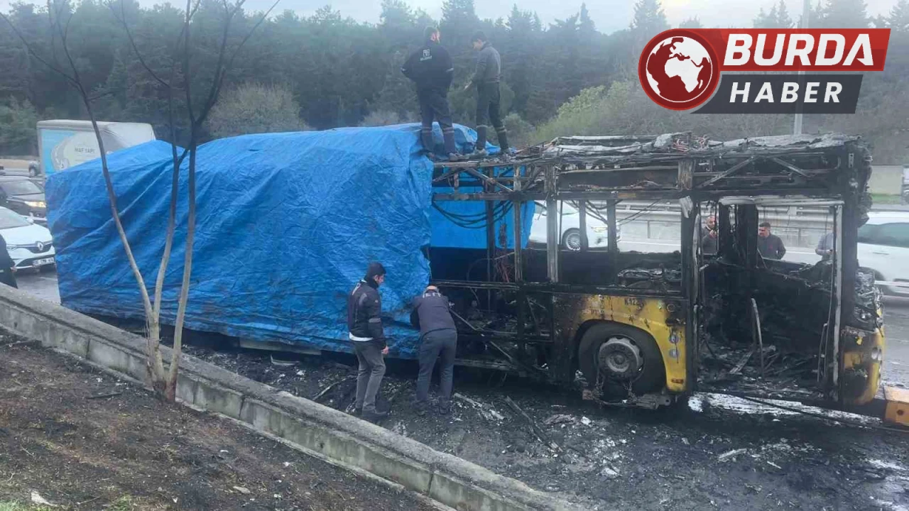 Eyüpsultan'da İETT Otobüsü Aniden Alev Aldı