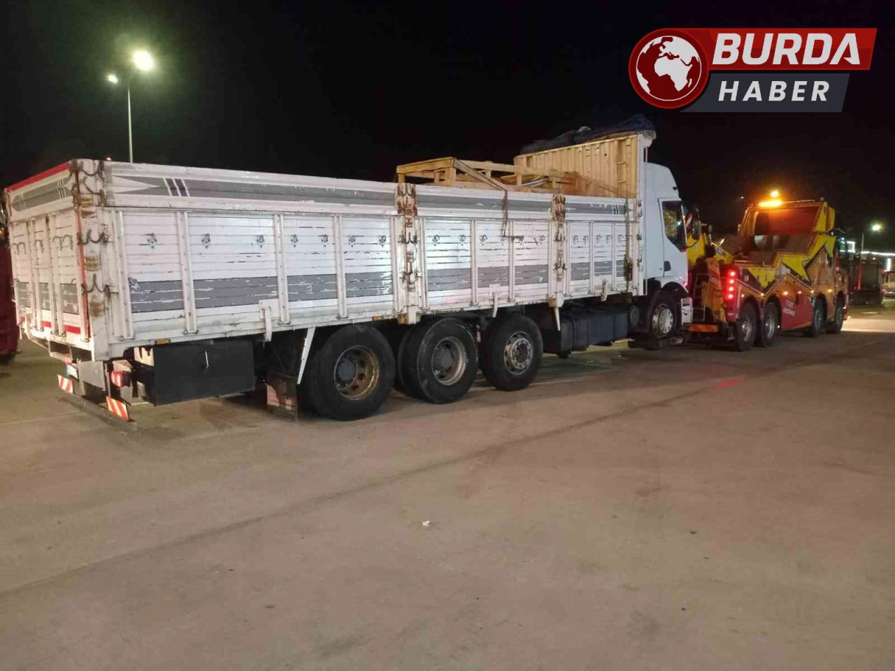 Kazada Kamyon Çekiciye Arkadan Çarptı, 1 Kişi Hayatını Kaybetti