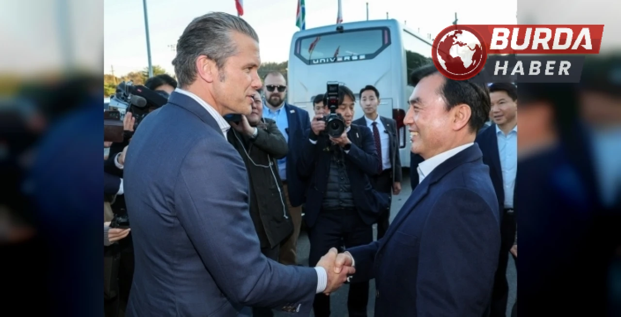 ABD Savunma Bakanı Güney Kore'de DMZ'yi Ziyaret Etti