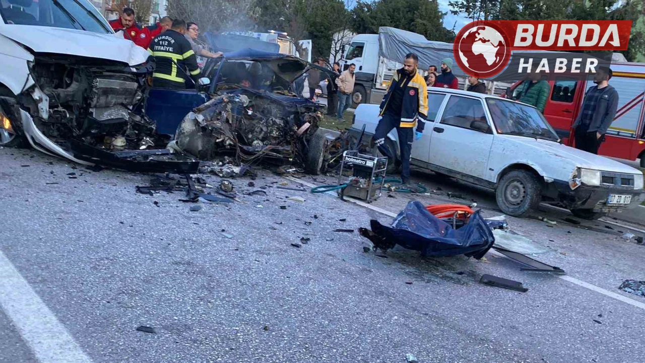 Burdur'da Trafik Kazası: 2 Kişi Hayatını Kaybetti 5 Kişi Yaralandı