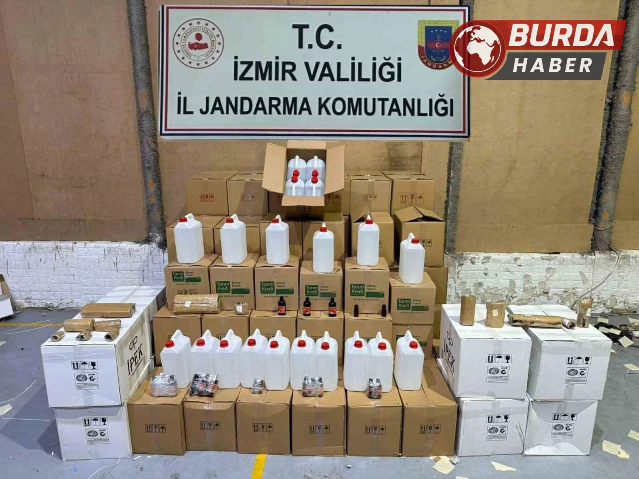 İzmir'de Kaçak Alkol Operasyonu: 2 Bin Litre Etil Alkol Ele Geçirildi