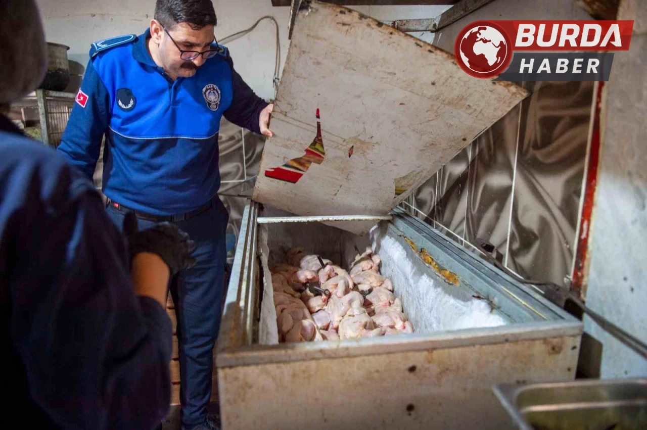 Adana'da Hijyen Skandalı: Dönerciden Kurtlu Salça ve Turşu Çıktı