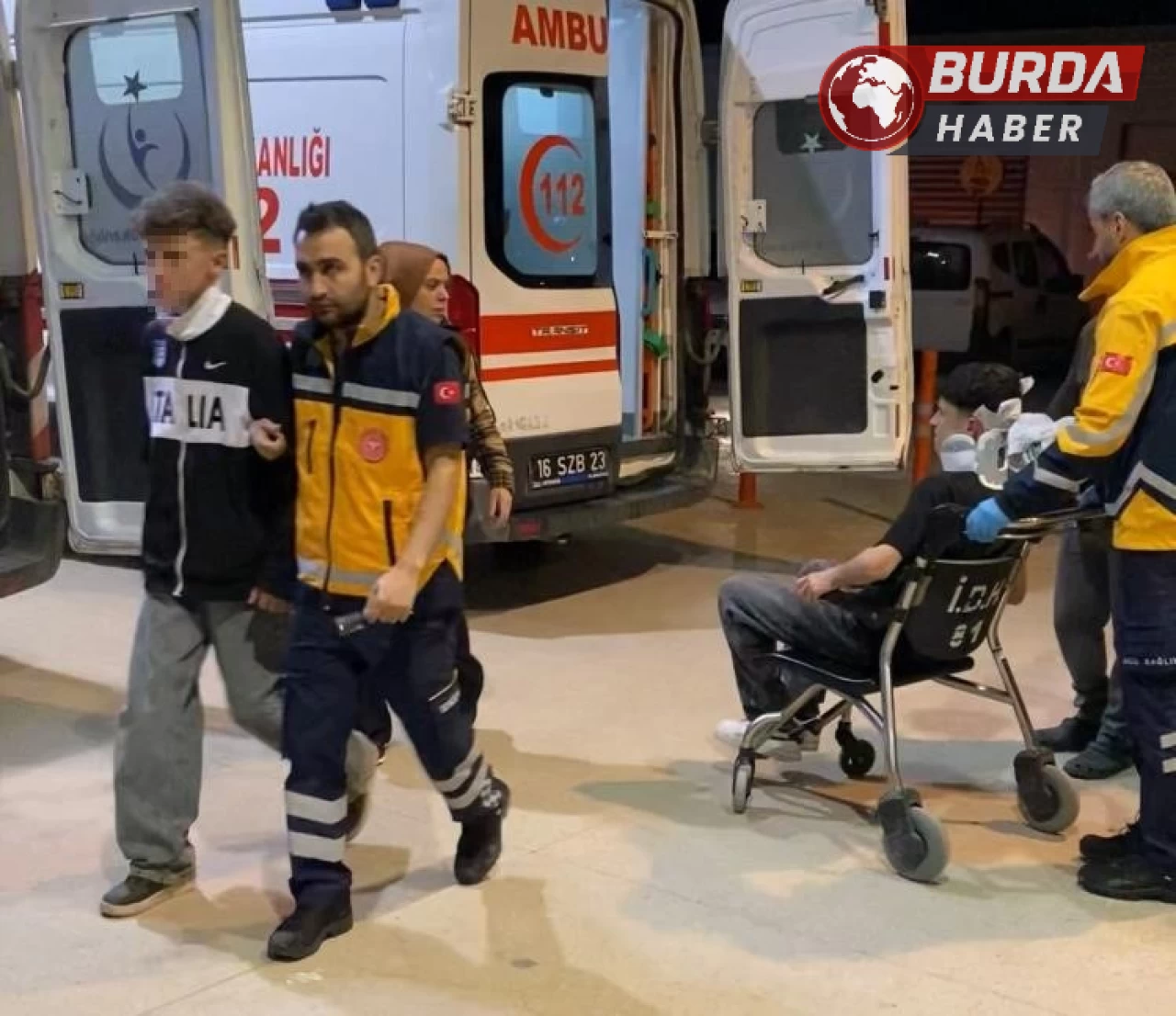 Yan bakma tartışmasında 2 kişi silah kabzasıyla darp edildi.