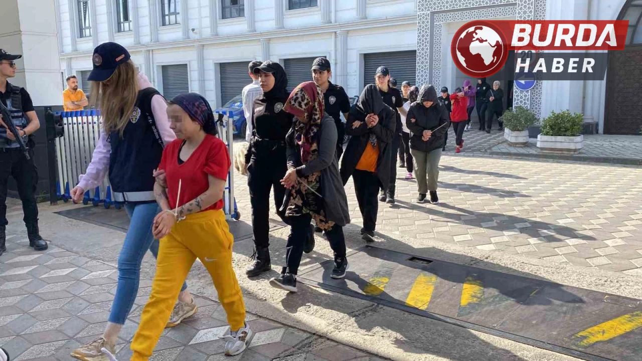 Sahte araç kiralama sitesiyle 122 kişiyi dolandırmışlar.