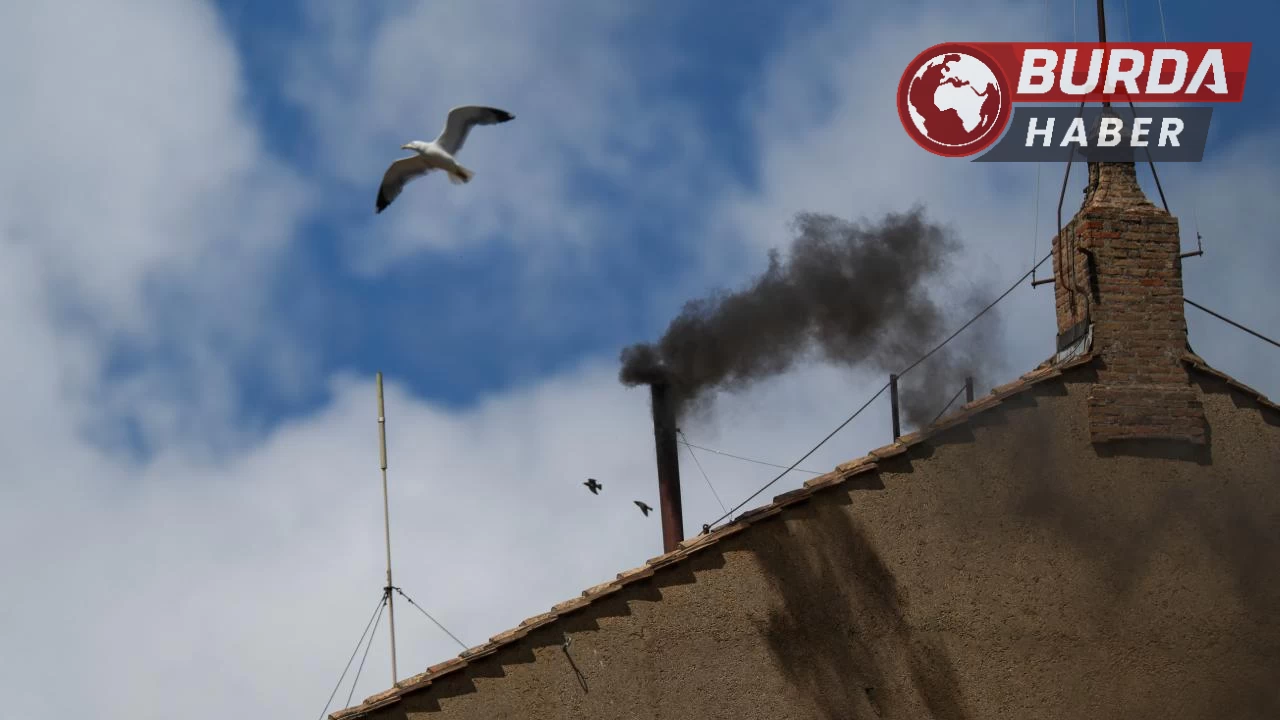 Bugün de Sistina Şapeli’nden siyah duman yükseldi.