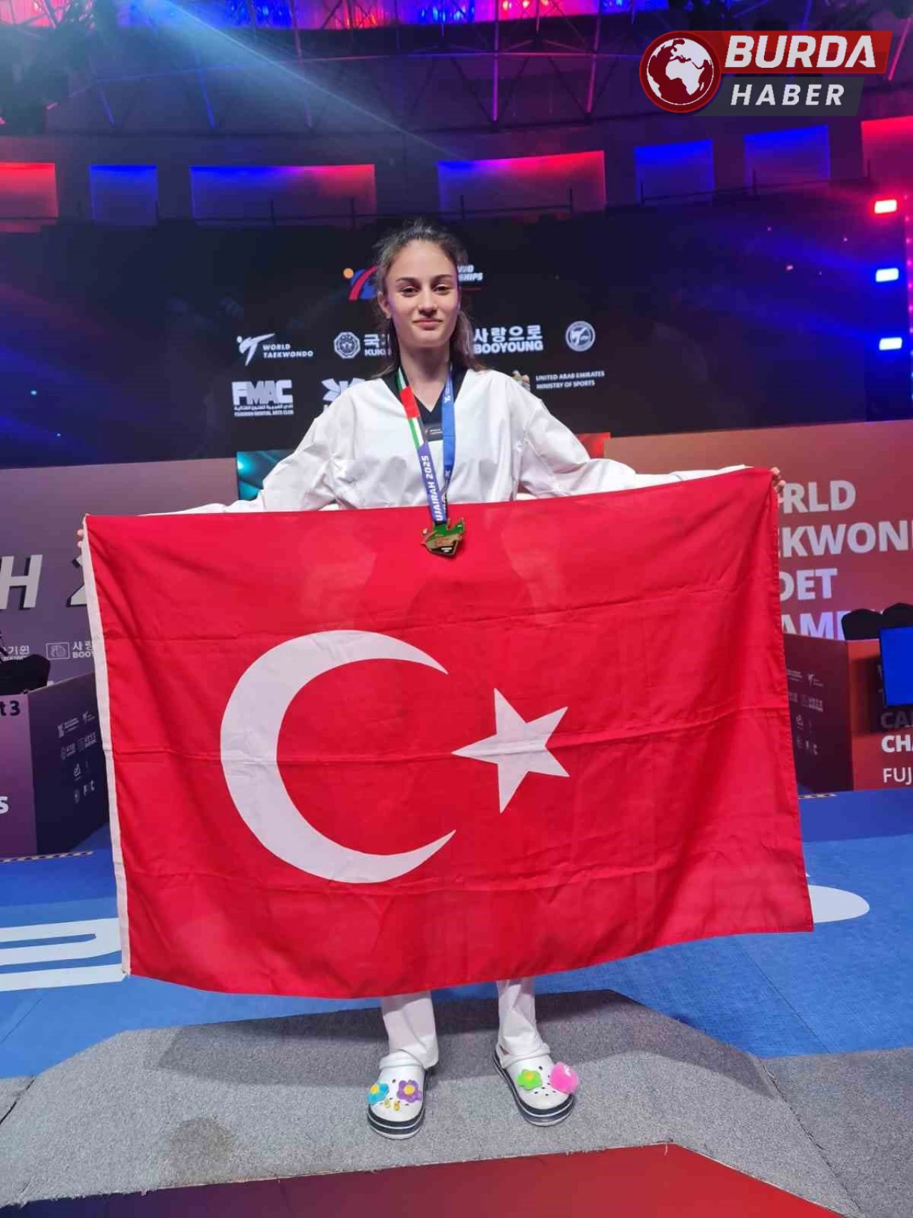 Sena Yılmaz, taekwondoda dünya şampiyonu oldu.