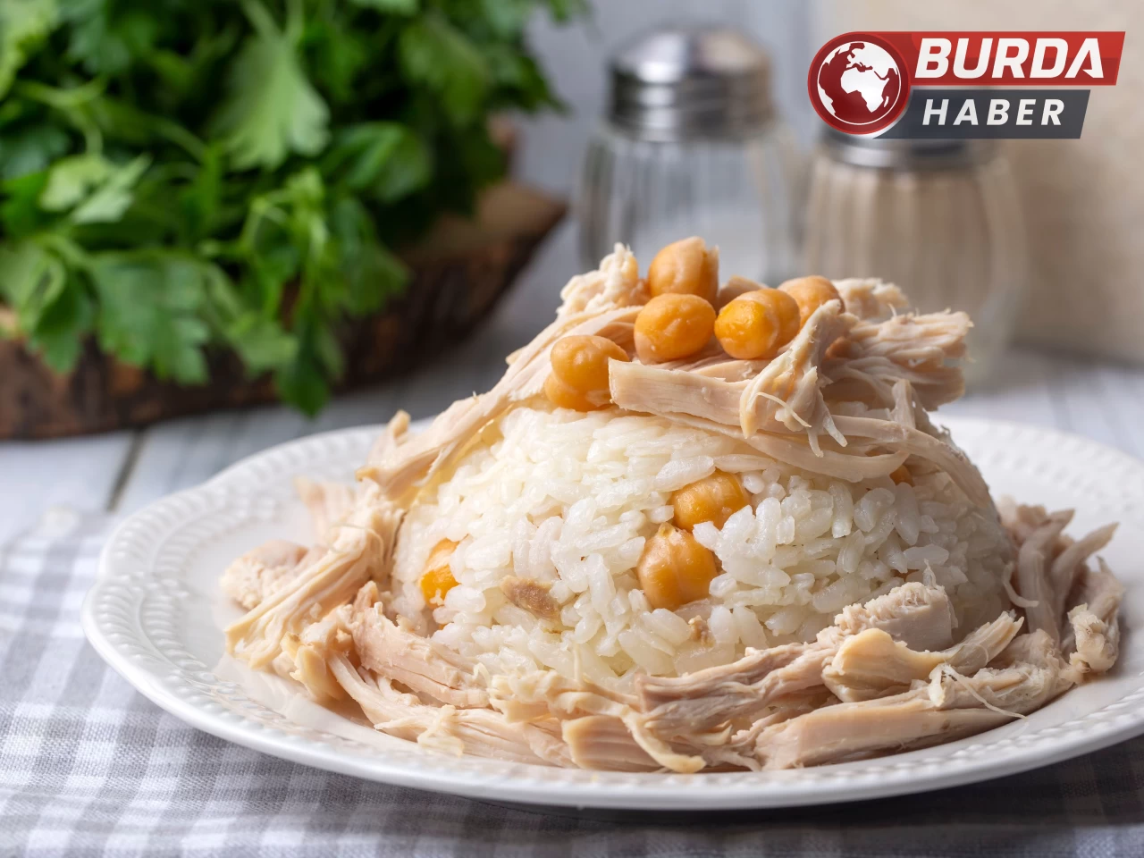 Düğünde tavuk ile pilav yiyen 22 kişi hastanelik oldu.