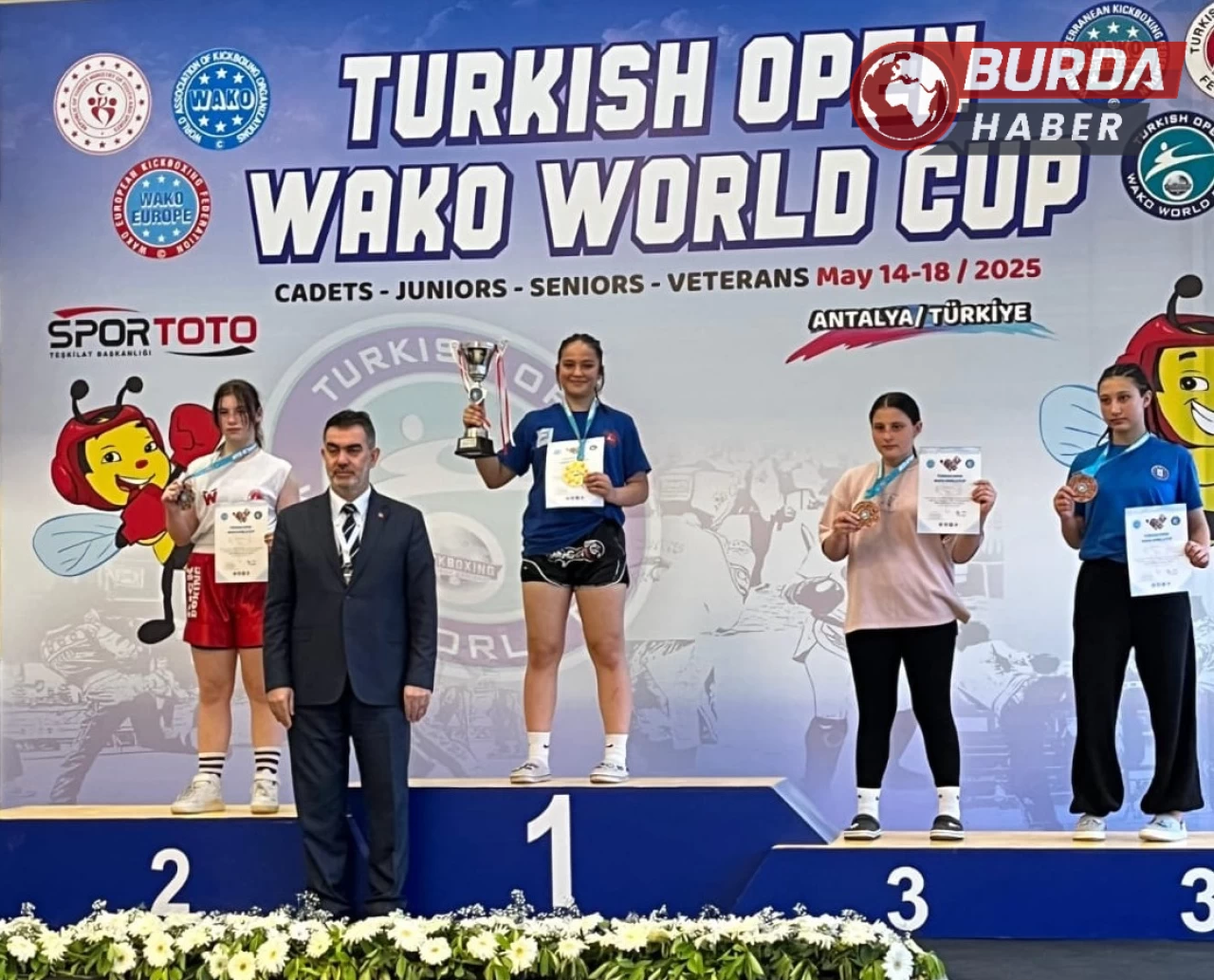 Denizlili kick boksçu Durdane Huy dünya şampiyonu oldu.