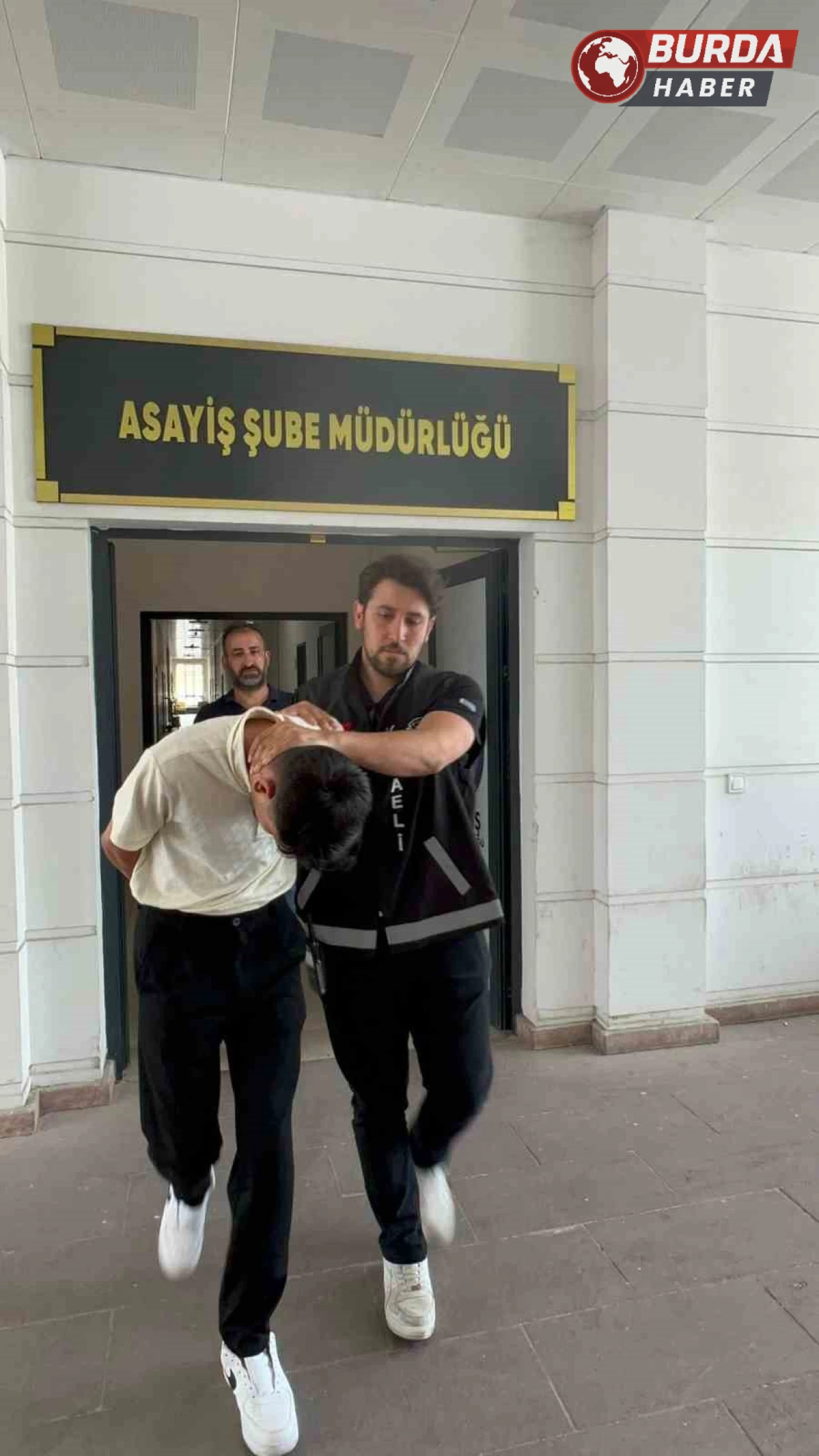 Kocaeli'de 950 bin TL’lik vurgun yapan sahte polis yakalandı