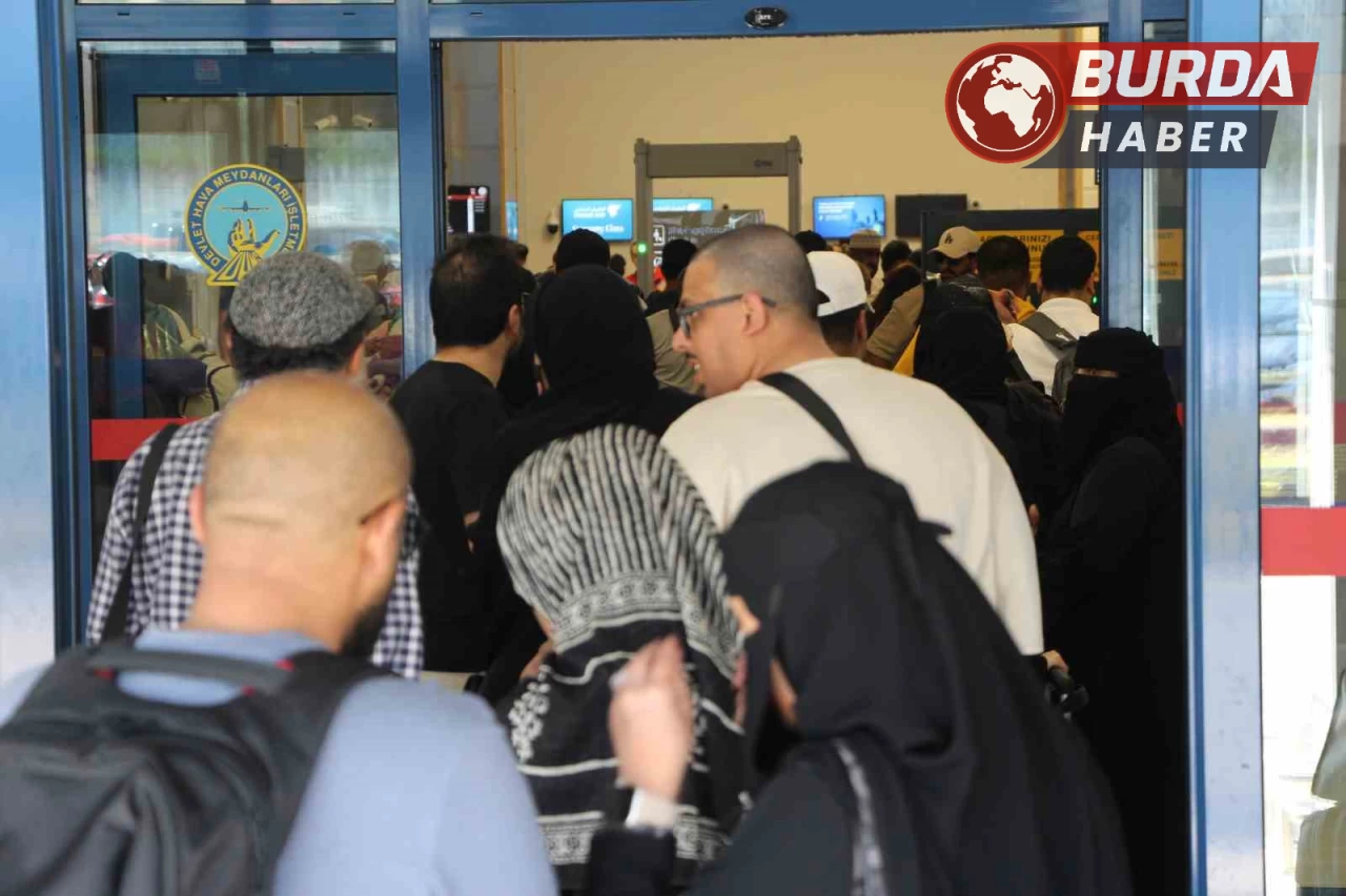 İran’dan tahliye edilen Ummanlı kafile Trabzon’dan ülkelerine dönüyor