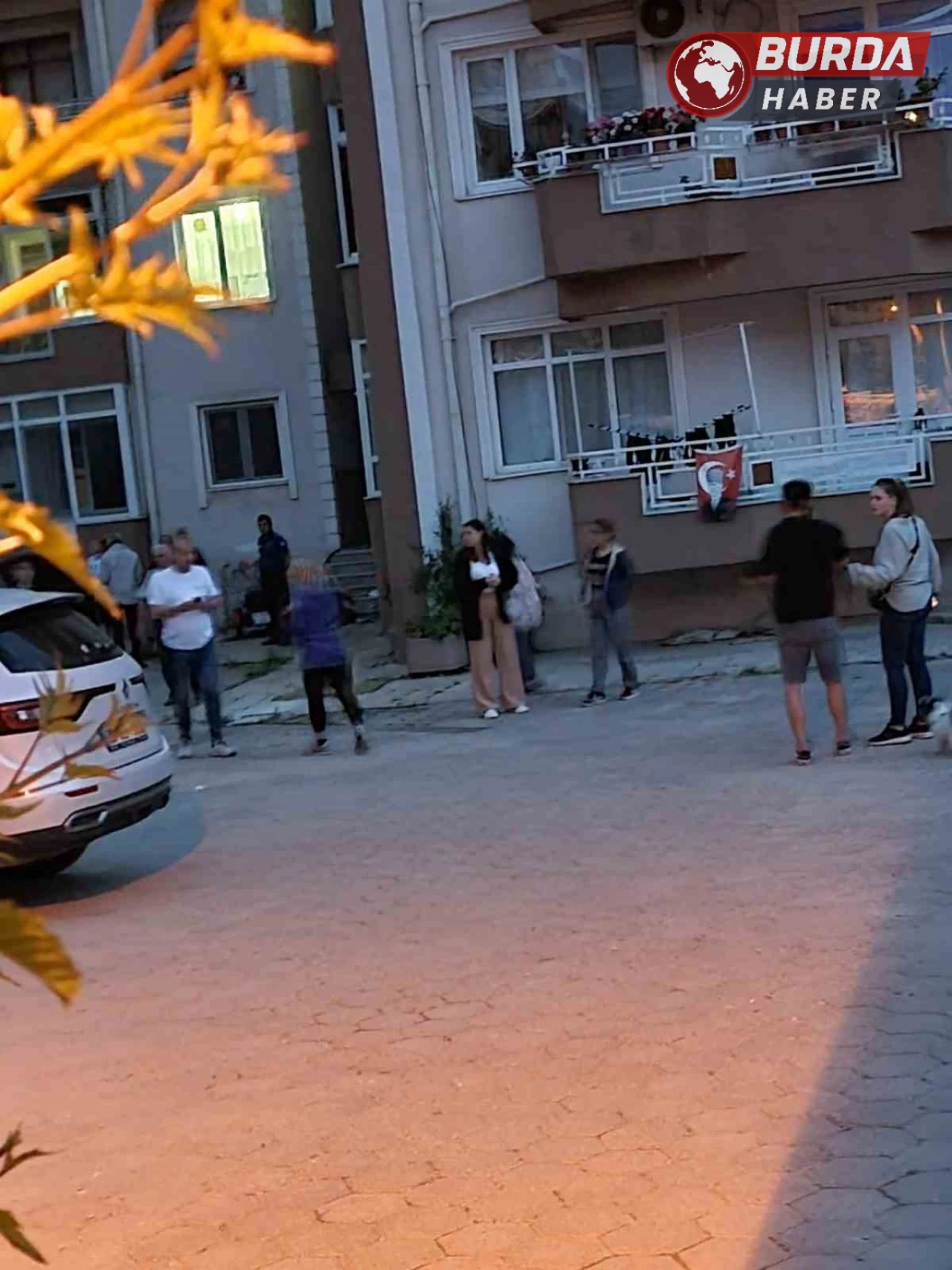 Cam silen kadın 2’nci kattan düşerek hayatını kaybetti