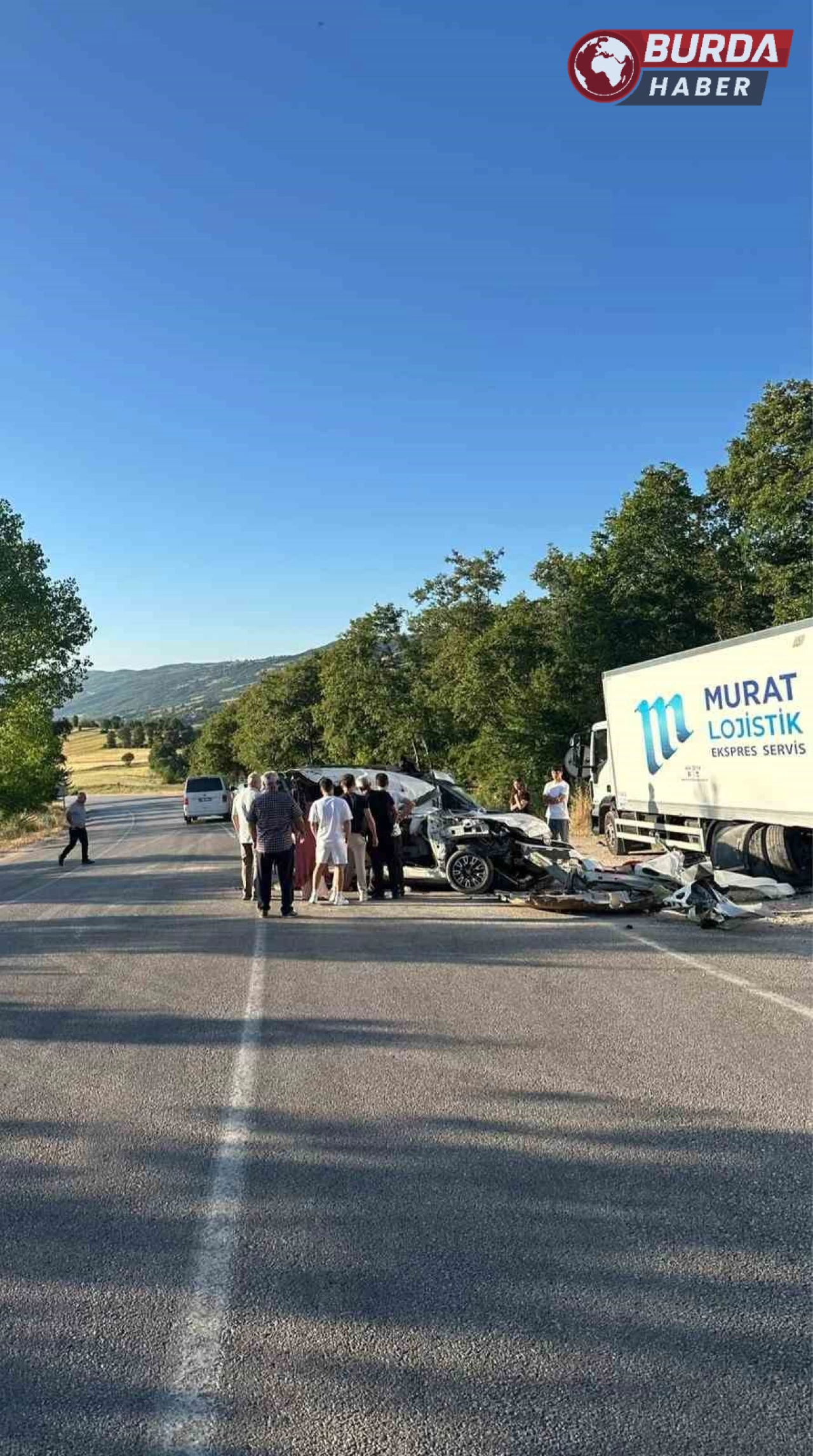 Tokat’ta park halindeki kamyona çarpan araçtaki 2 kişi öldü.