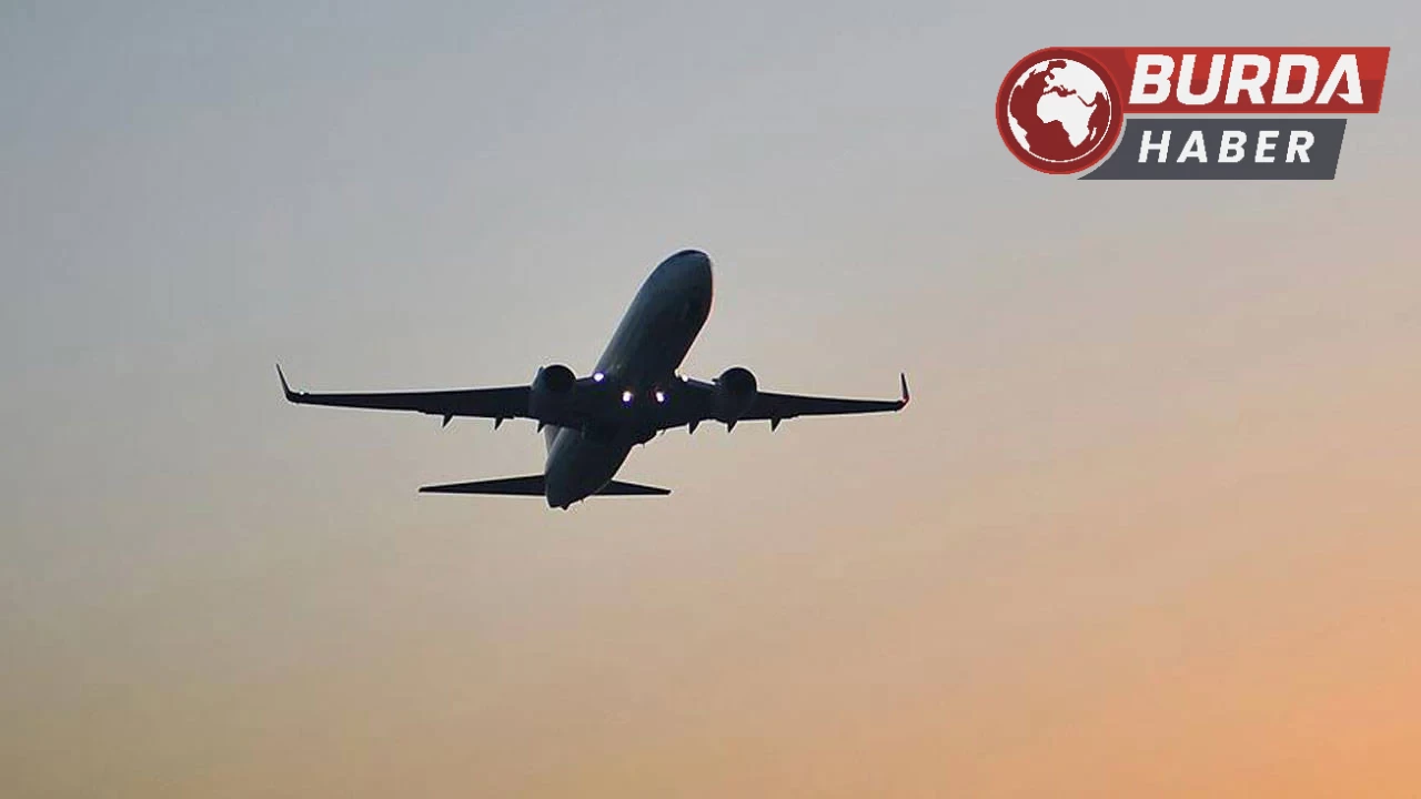 Hindistan’da bir yolcu uçağı havalimanı yakınlarında düştü.