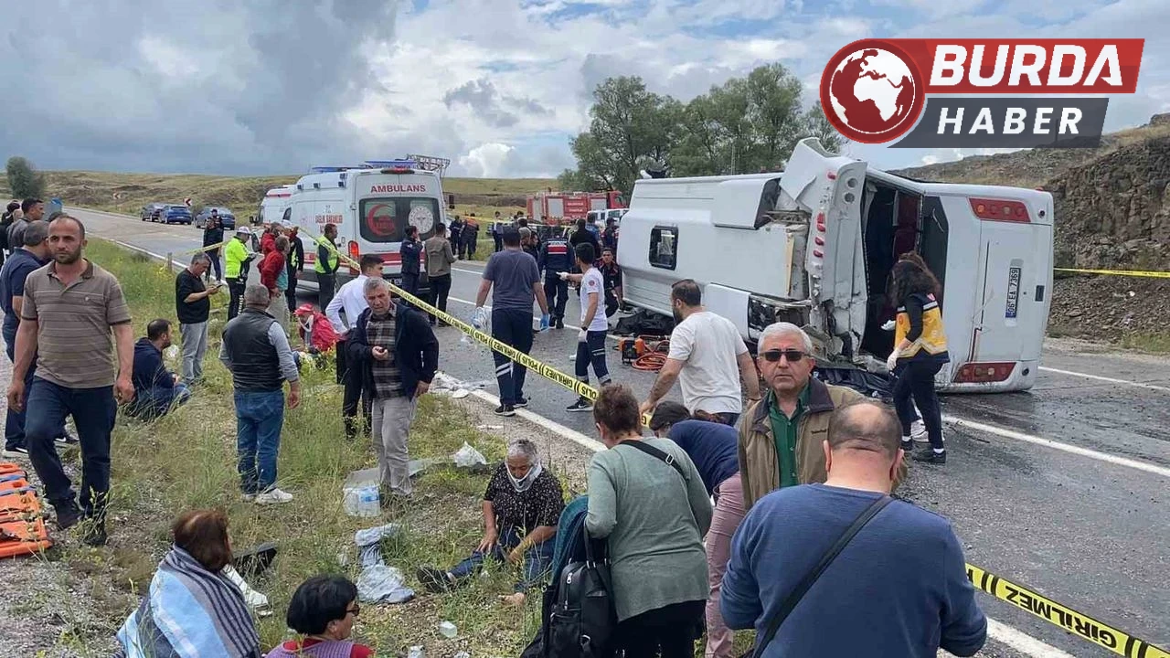 Midibüs şarampole devrildi: 2 kişi öldü, 27 kişi yaralandı
