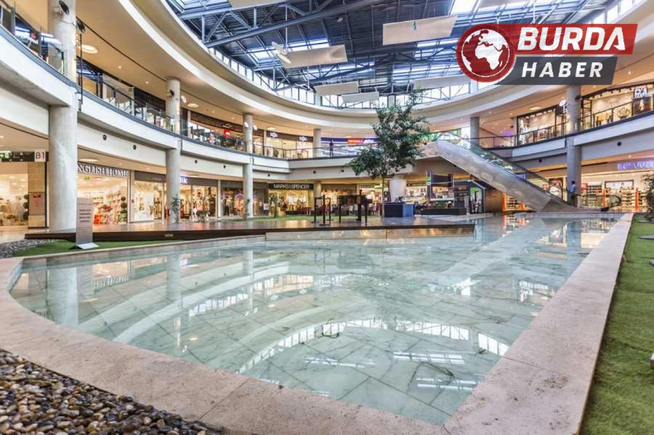 Bodrum’daki Midtown AVM'nin geri dönüşüm alanında yangın çıktı.