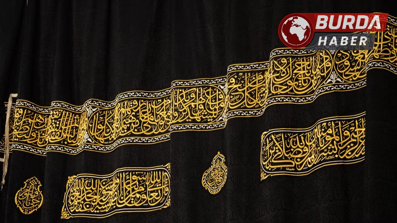 1447 Hicri yılının başlamasıyla Kâbe’nin örtüsü değiştirildi.