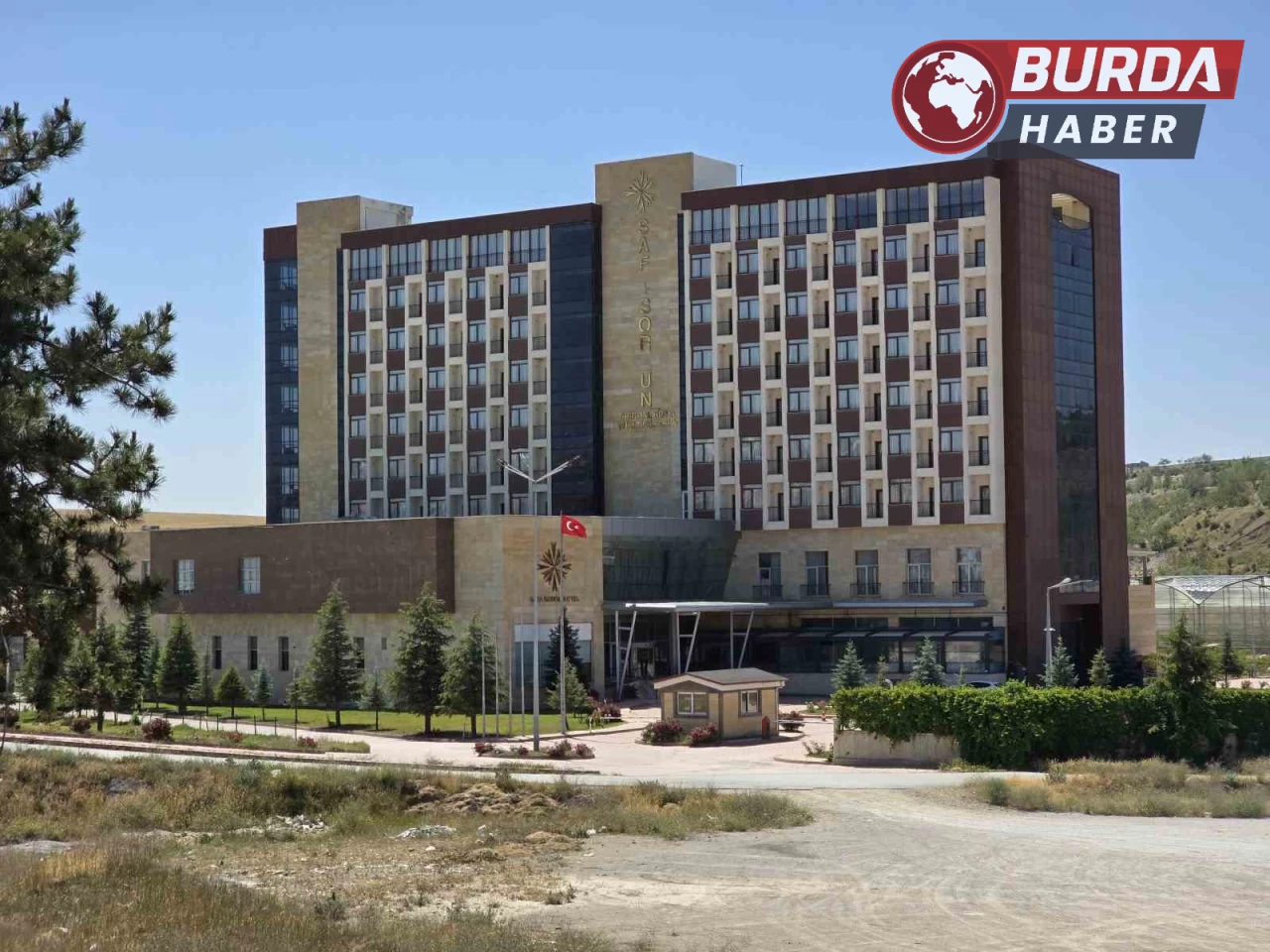 Termal otelde havuza düşen çocuk hayatını kaybetti.