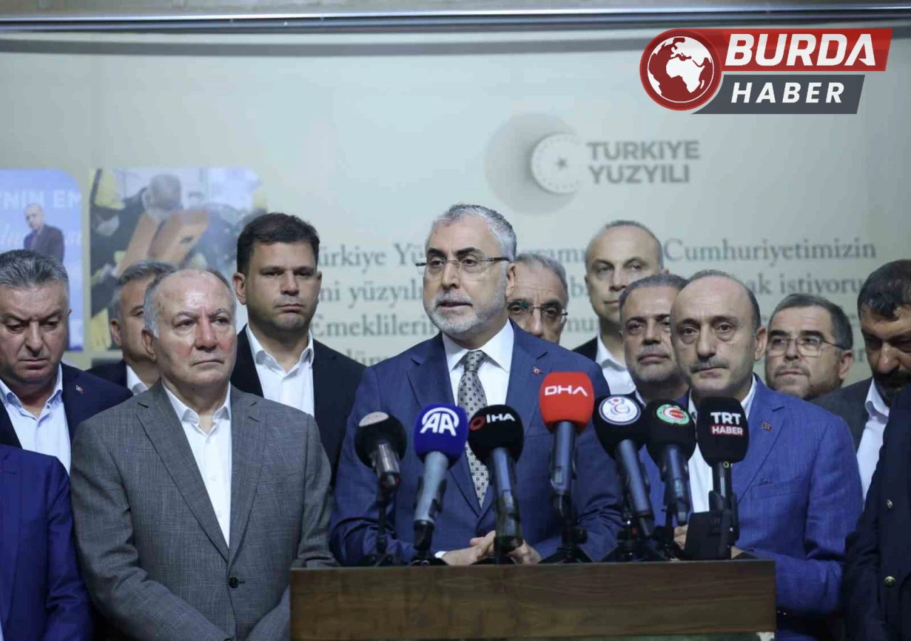 Kamu Toplu İş Sözleşmeleri Protokolü sendikalar ile imzalandı.