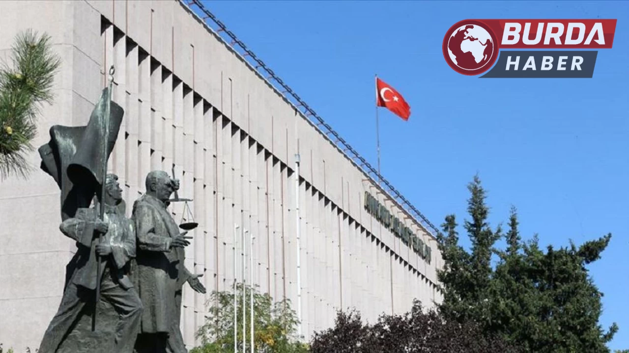 FETÖ dosyalarını kapatan zabıt katibinin davası devam ediyor.