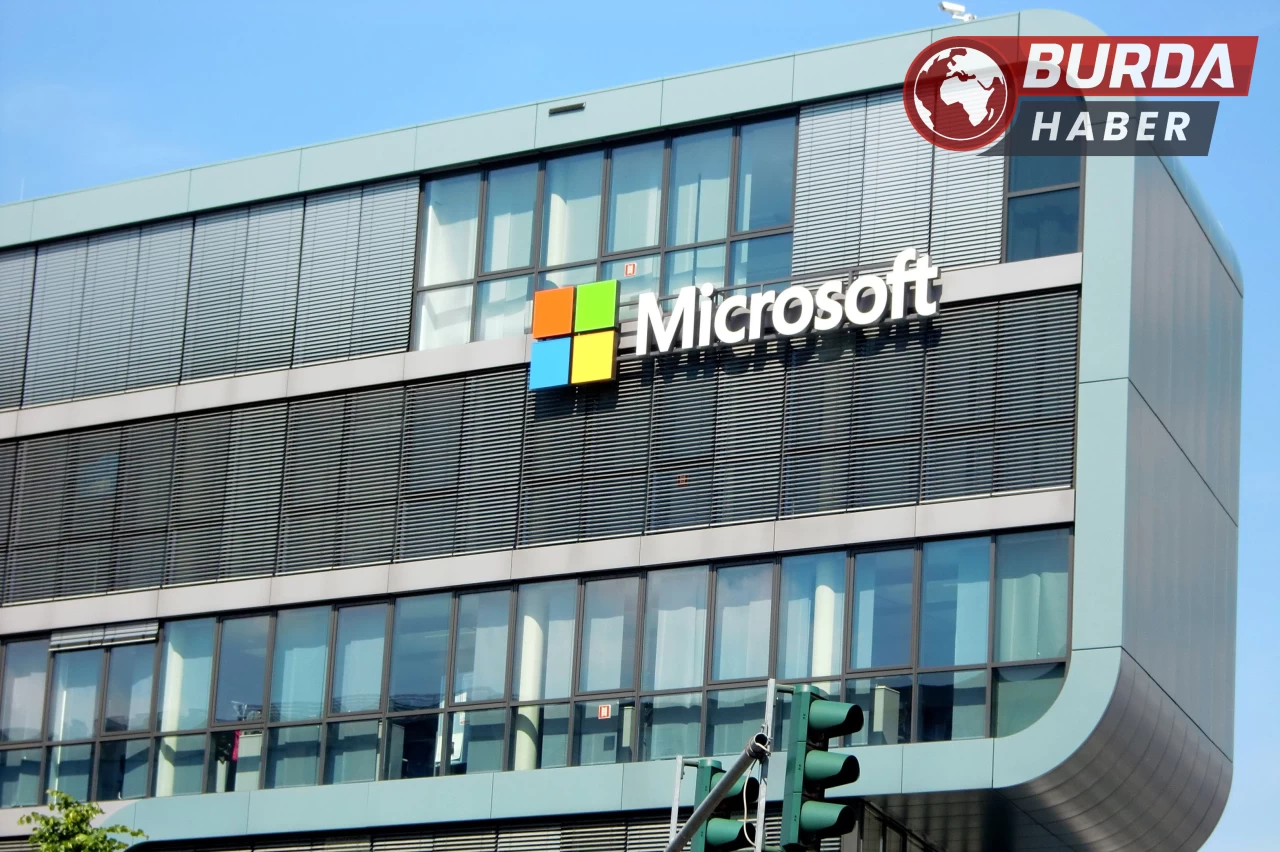 Microsoft, İsrail’i protesto eden 2 çalışanını işten çıkardı.