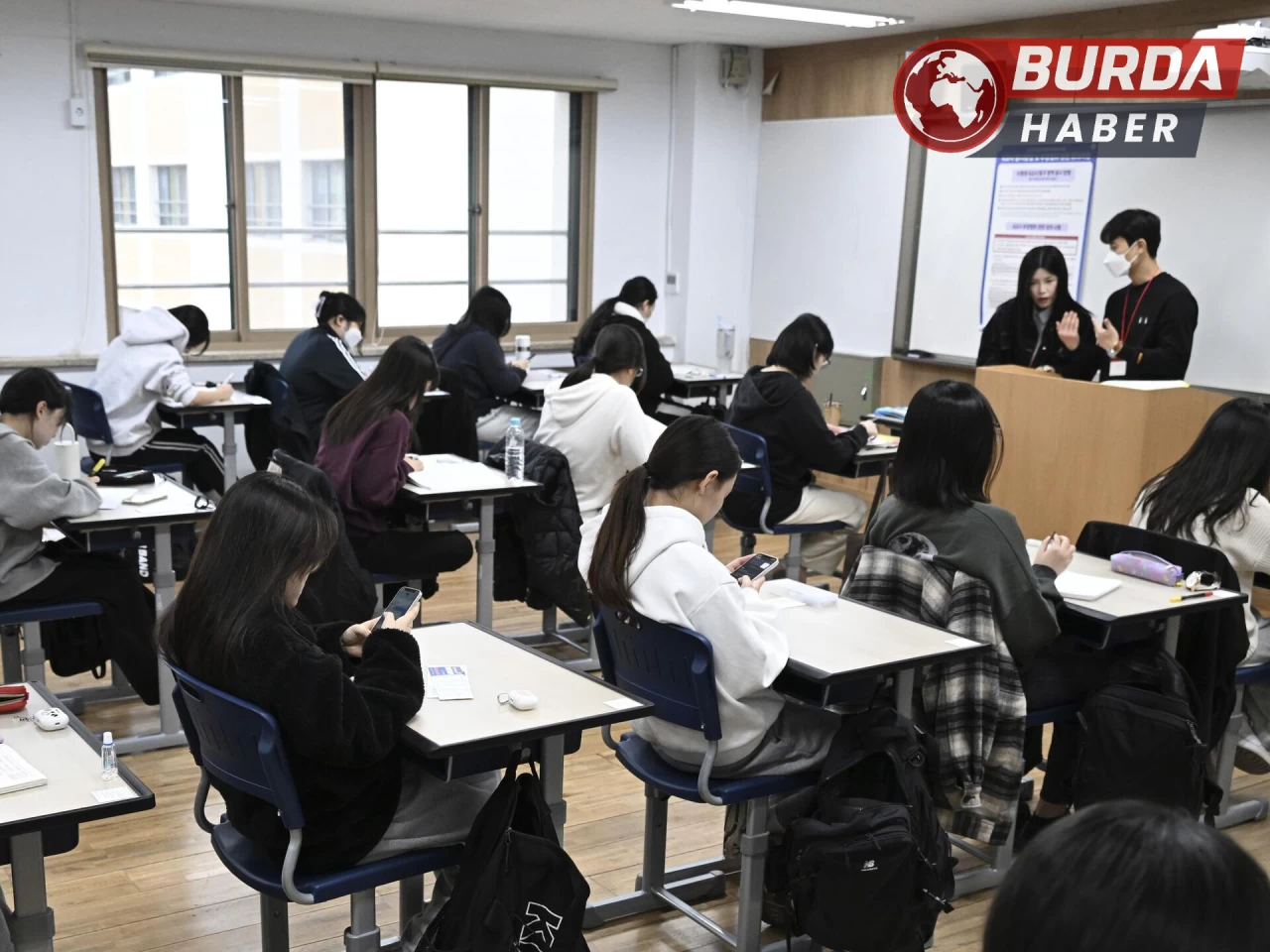 Güney Kore’de okullarda akıllı telefon kullanımı yasaklandı.