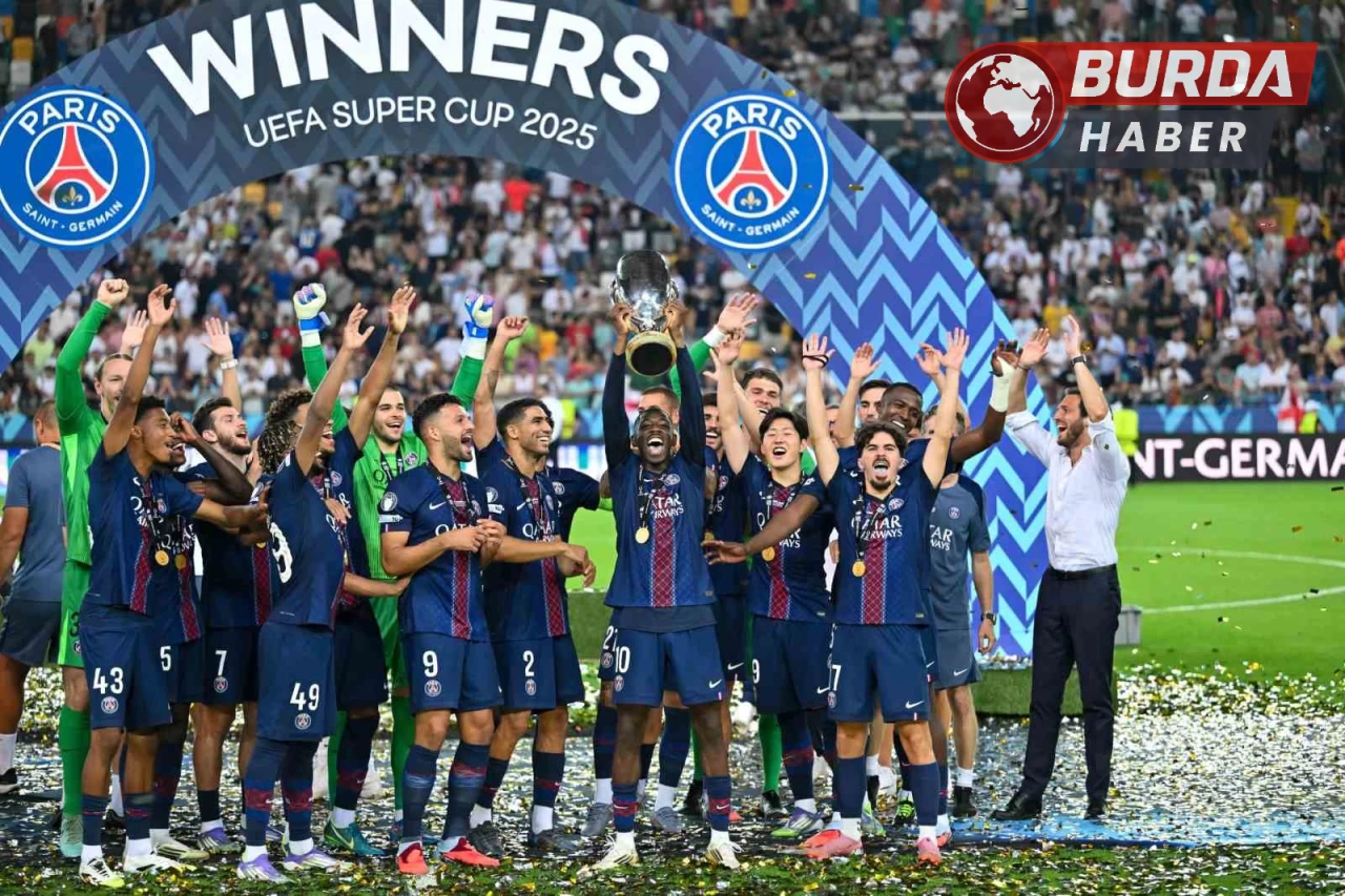 Paris Saint-Germain, Süper Kupa’yı ilk defa müzesine götürdü.