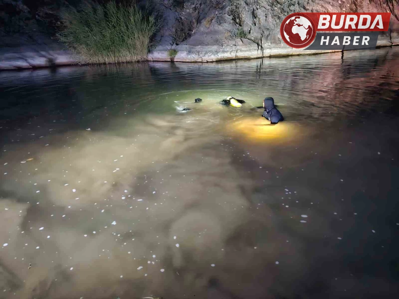 Emet Çayına düşen kızını kurtarmak isterken kendisi boğuldu.