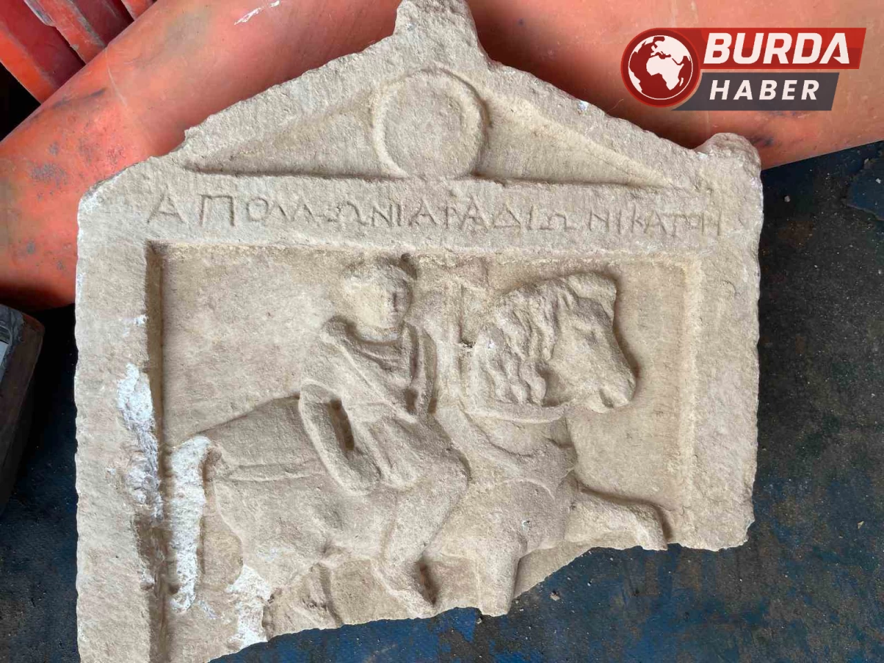 Denizli'de "Apollon’un oğlu asker" yazan antik stela bulundu.