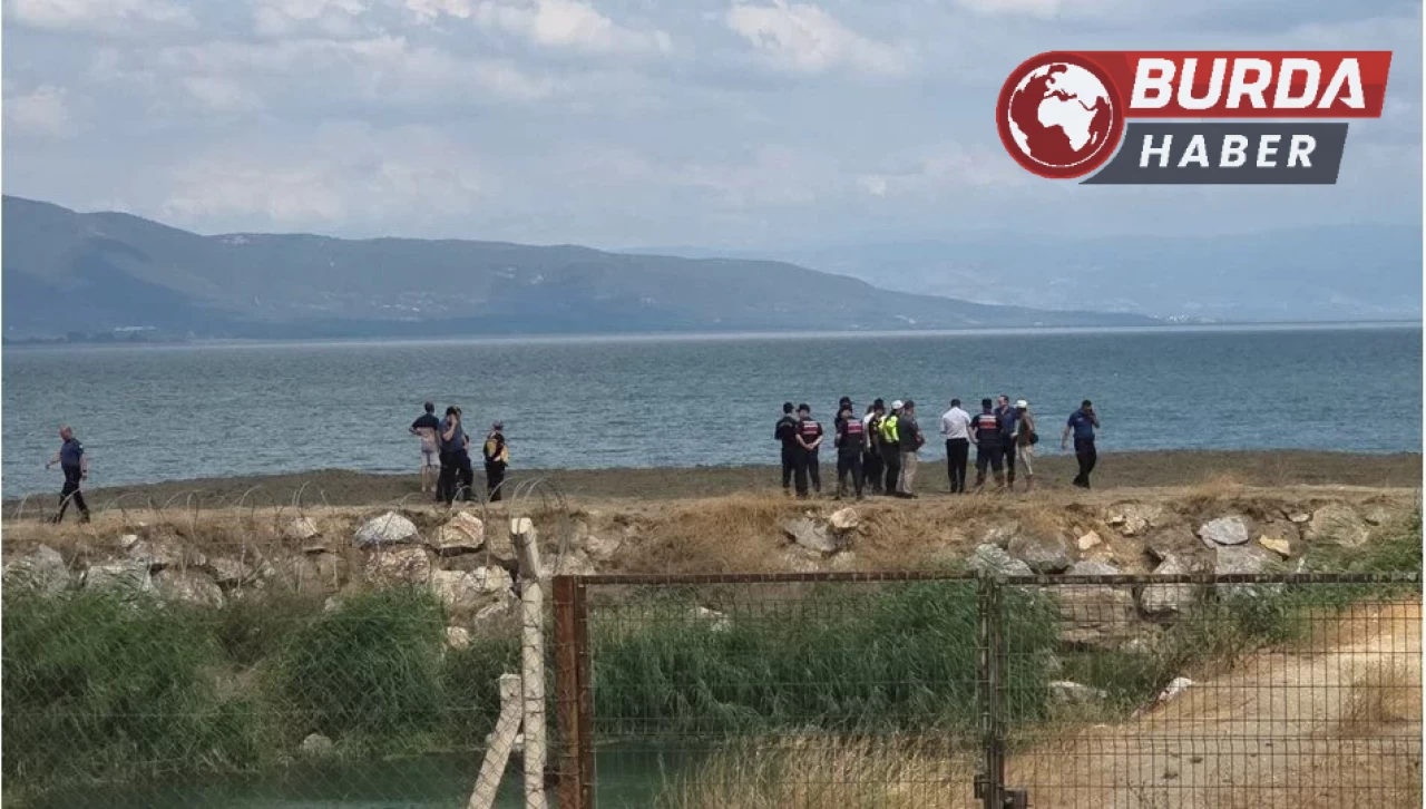 Serinlemek için suya giren 6 yaşındaki çocuk İznik Gölü’nde kayboldu.