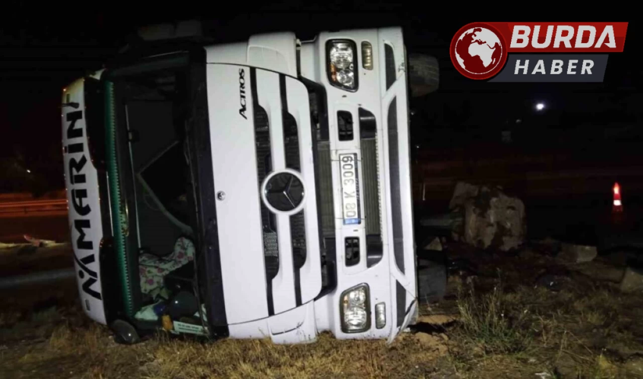 Afyonkarahisar’da  seyir halindeki 2 tır birbiriyle çarpıştı.