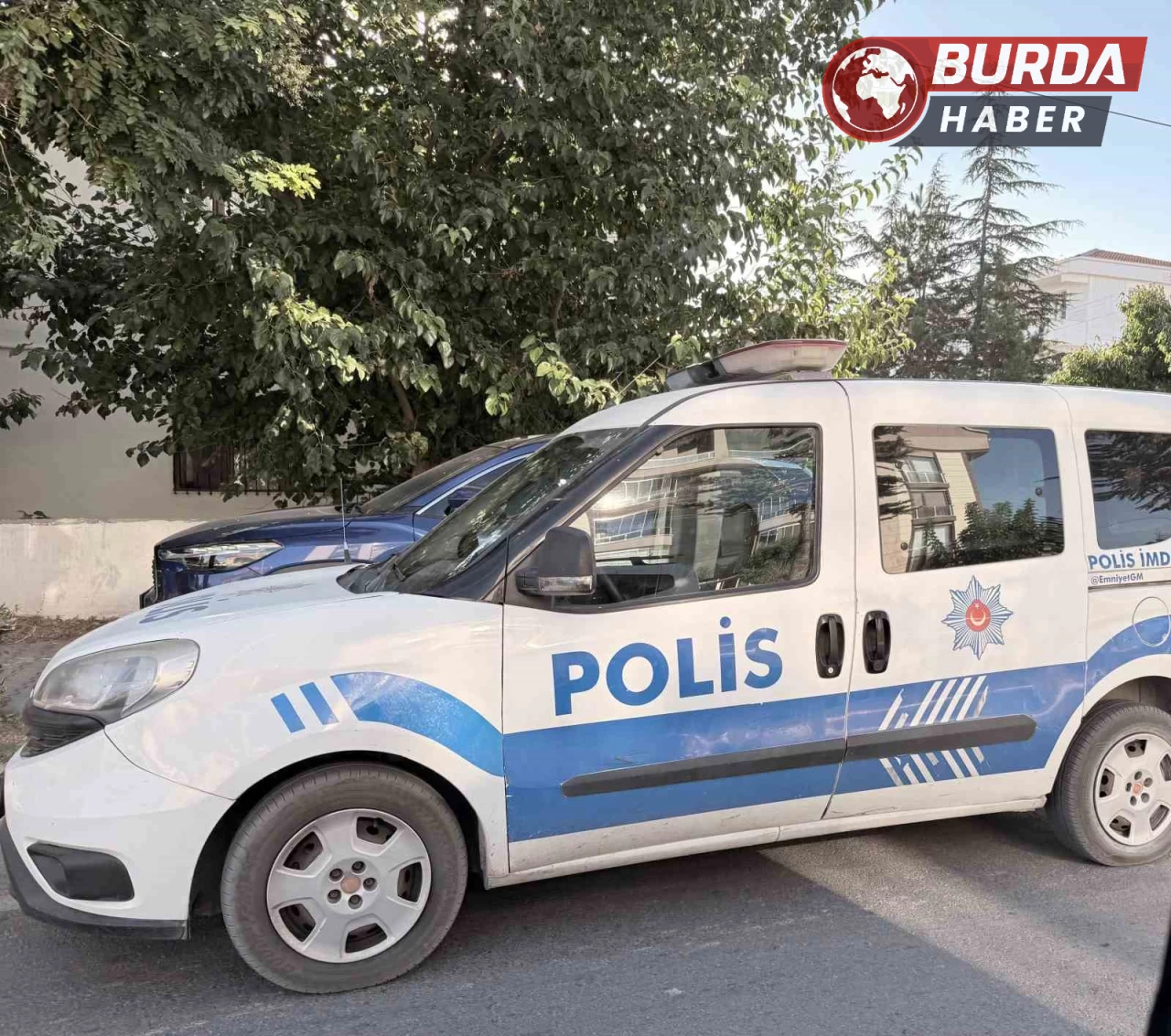 Evinin önünde silahlı saldırıya uğrayan şahıs bacağından yaralandı.