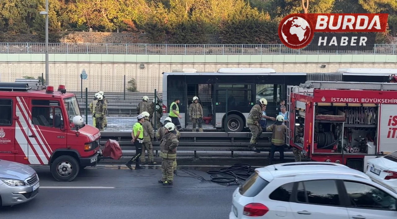 Bayrampaşa-Maltepe Metrobüs Durağı’nda korkutan araç yangını!