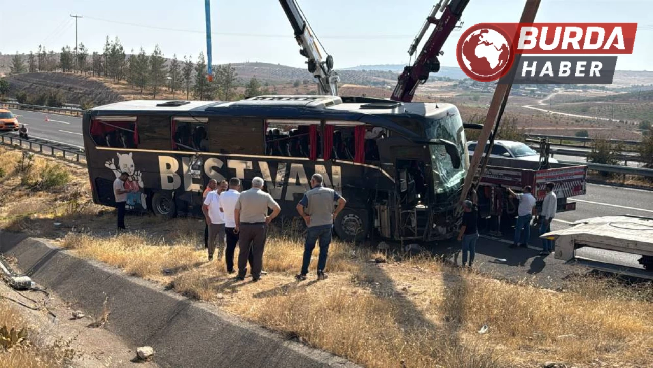 Şanlıurfa’da yolcu otobüsü devrildi: 27 kişi yaralandı