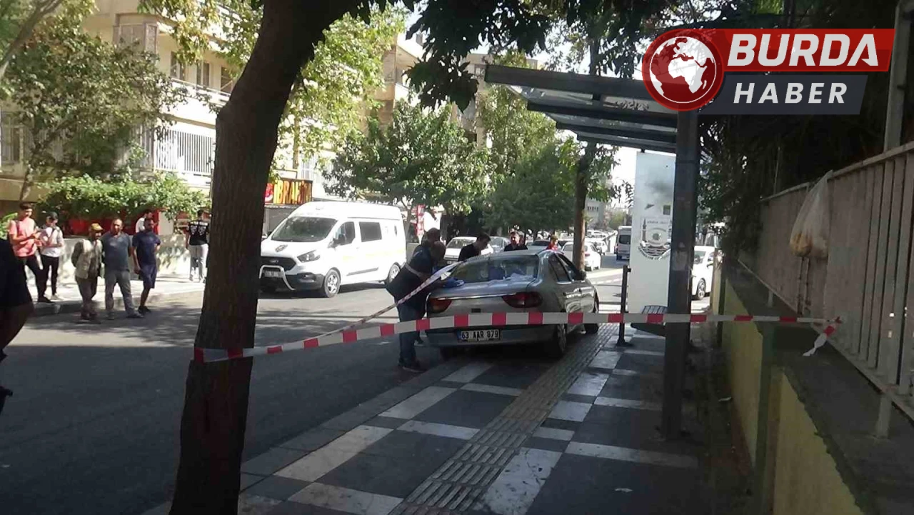 Şanlıurfa’da otomobil durakta bekleyenlere çarptı: 1 öğrenci öldü