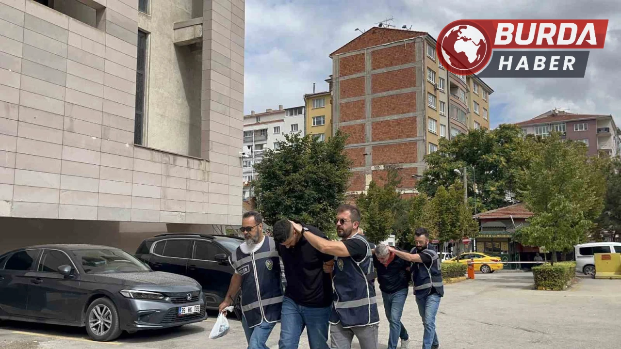 Eskişehir’de ambulansı kovalayan baba-oğul tutuklandı.