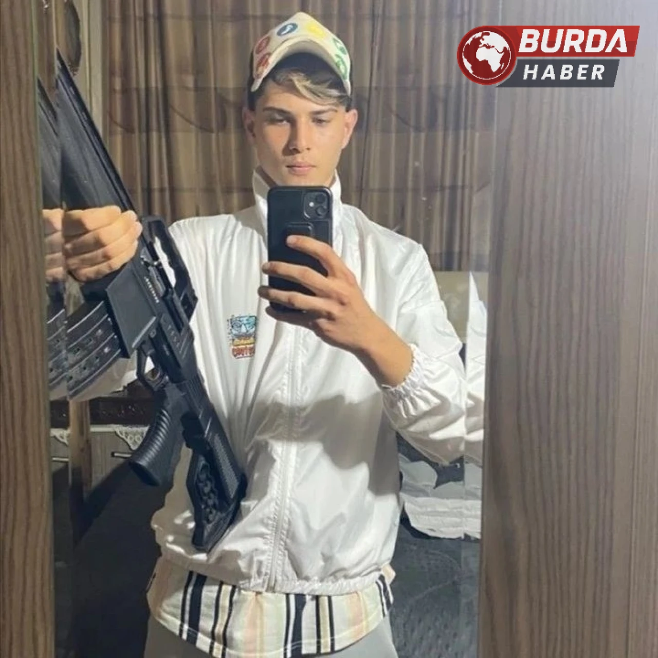 Ava gitmesini istemeyen annesini av tüfeğiyle vurarak öldürdü.