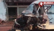 Ordu’da çekici kamyonet ile minibüs kafa kafaya çarpıştı.